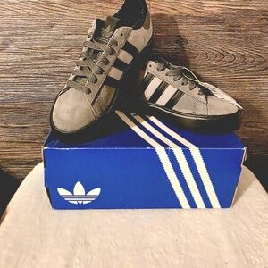 Adidas Originals Campus Vulc Sneakers Black/White Men’s 7 Women’s 8 New in Box